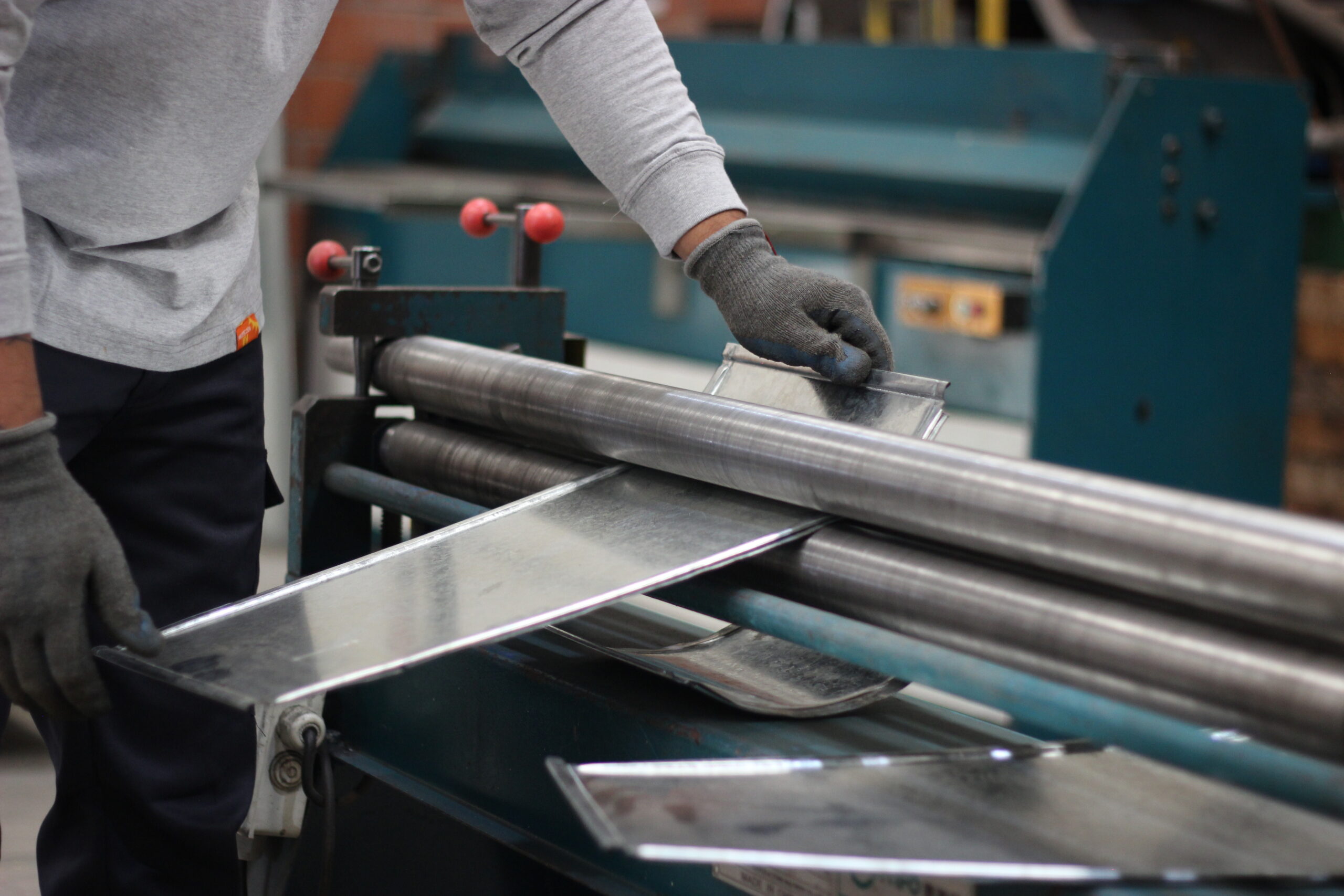 Fabricación de ductos metálicos para climatización HVAC